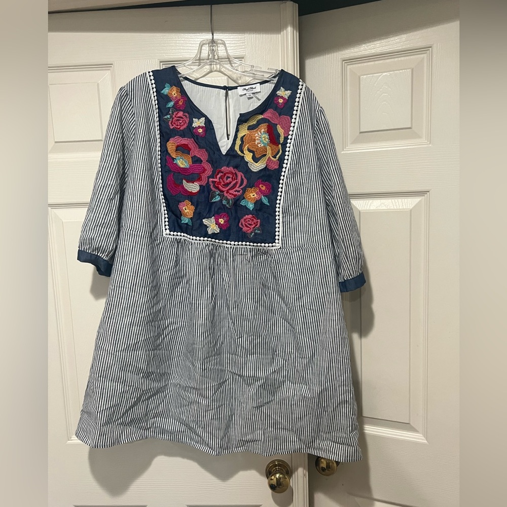 Angel Heart Boutique Top Women 1X Floral Embroidered Lagenlook Boho Peasant